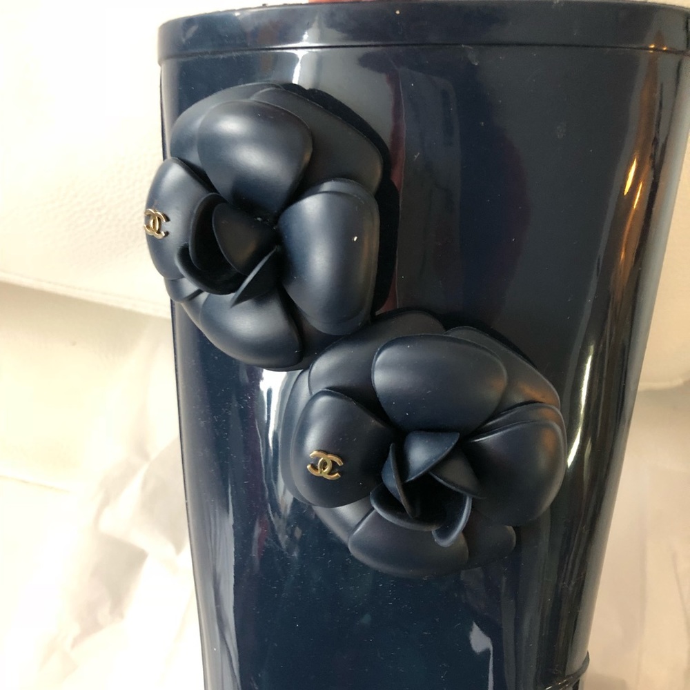 Chanel Camellia Navy Blue Rain Boot fits 6-6.5-7 - Picture 5 of 8